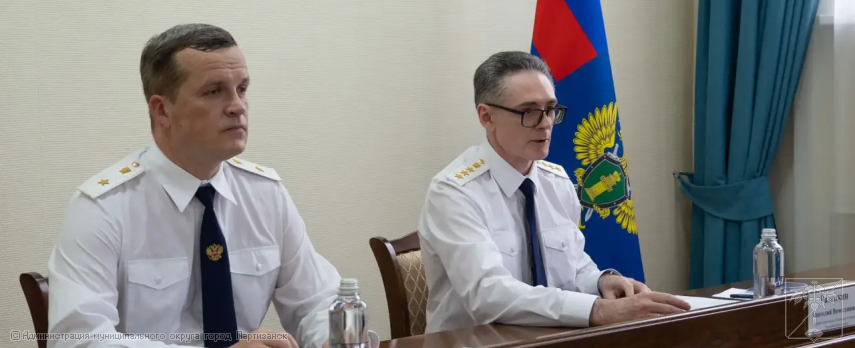 Первый заместитель Генерального прокурора Российской Федерации Анатолий Разинкин представил Амурского бассейнового природоохранного прокурора Антона Давыдова