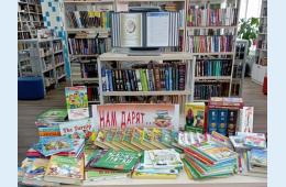 20.02.2024 Книги, подаренные с любовью,  скоро пополнят библиотечные фонды | Администрация муниципального округа город Партизанск Приморского края Официальный сайт